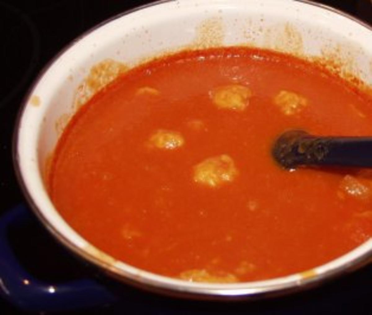 Bilder für Tomatensuppe mit Käseklößchen - Rezept