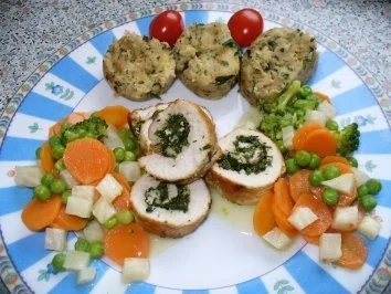 gefüllte Schweinsröllchen, Semmelknödel und Mischgemüse - Rezept - Bild Nr. 19