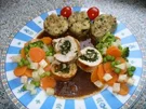 gefüllte Schweinsröllchen, Semmelknödel und Mischgemüse - Rezept