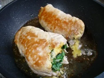 gefüllte Schweinsröllchen, Semmelknödel und Mischgemüse - Rezept - Bild Nr. 12