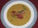 Rezept: Passierte Kartoffelsuppe mit getrockneten Steinpilzen und ausgelassenem Bacon Passierte Kartoffelsuppe mit getrockneten Steinpilzen und ausgelassenem Bacon - Rezept