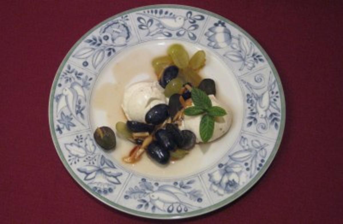 Mascarponemousse mit Traubensalat - Rezept