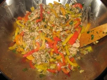 Schweinefilet mit buntem Paprikagemüse - Rezept