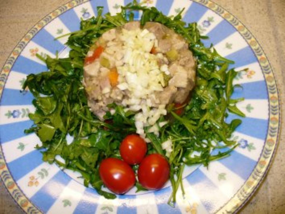 Hausgemachte Sülze auf Rukolasalat - Rezept - Bild Nr. 11