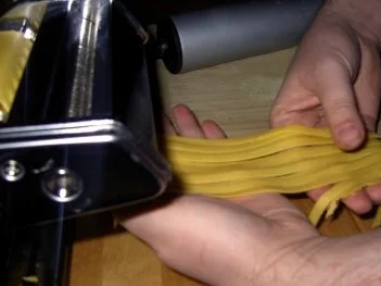 Hähnchenrouladen  "Jalapenos" mit Bandnudeln und Weißwein-Sahne-Soße - Rezept - Bild Nr. 10