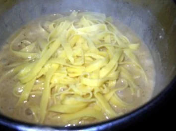 Hähnchenrouladen  "Jalapenos" mit Bandnudeln und Weißwein-Sahne-Soße - Rezept - Bild Nr. 13