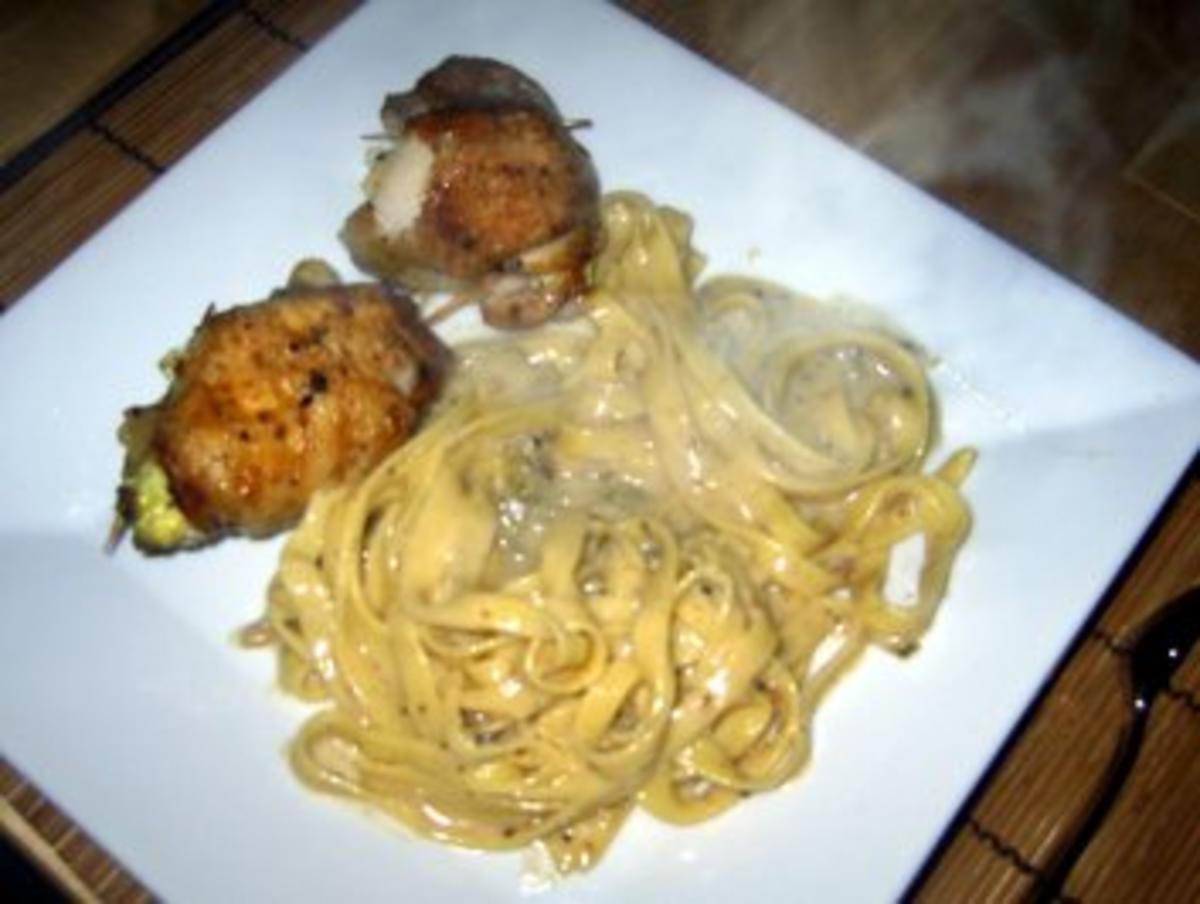 Hähnchenrouladen &amp;quot;Jalapenos&amp;quot; mit Bandnudeln und Weißwein-Sahne-Soße ...