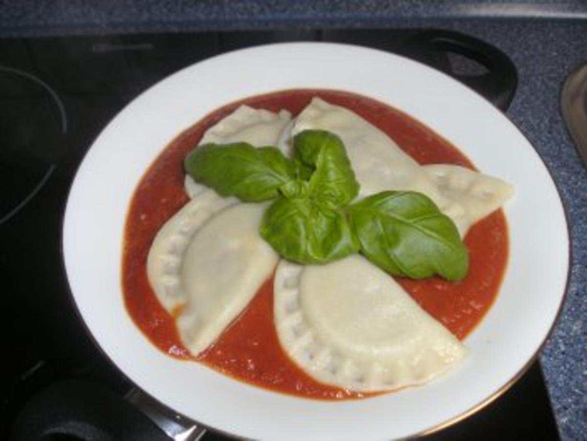 Bilder für Gefüllte Ravioli...mit Hackfleisch und Zucchini - Rezept