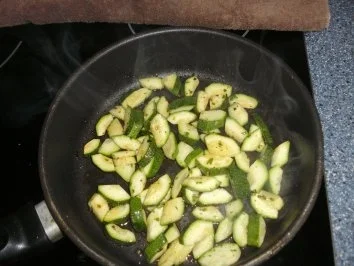 Gefüllte Ravioli...mit Hackfleisch und Zucchini - Rezept - Bild Nr. 3