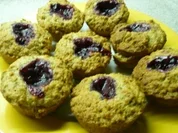 Haselnuß-Muffins mit Preiselbeeren - Rezept