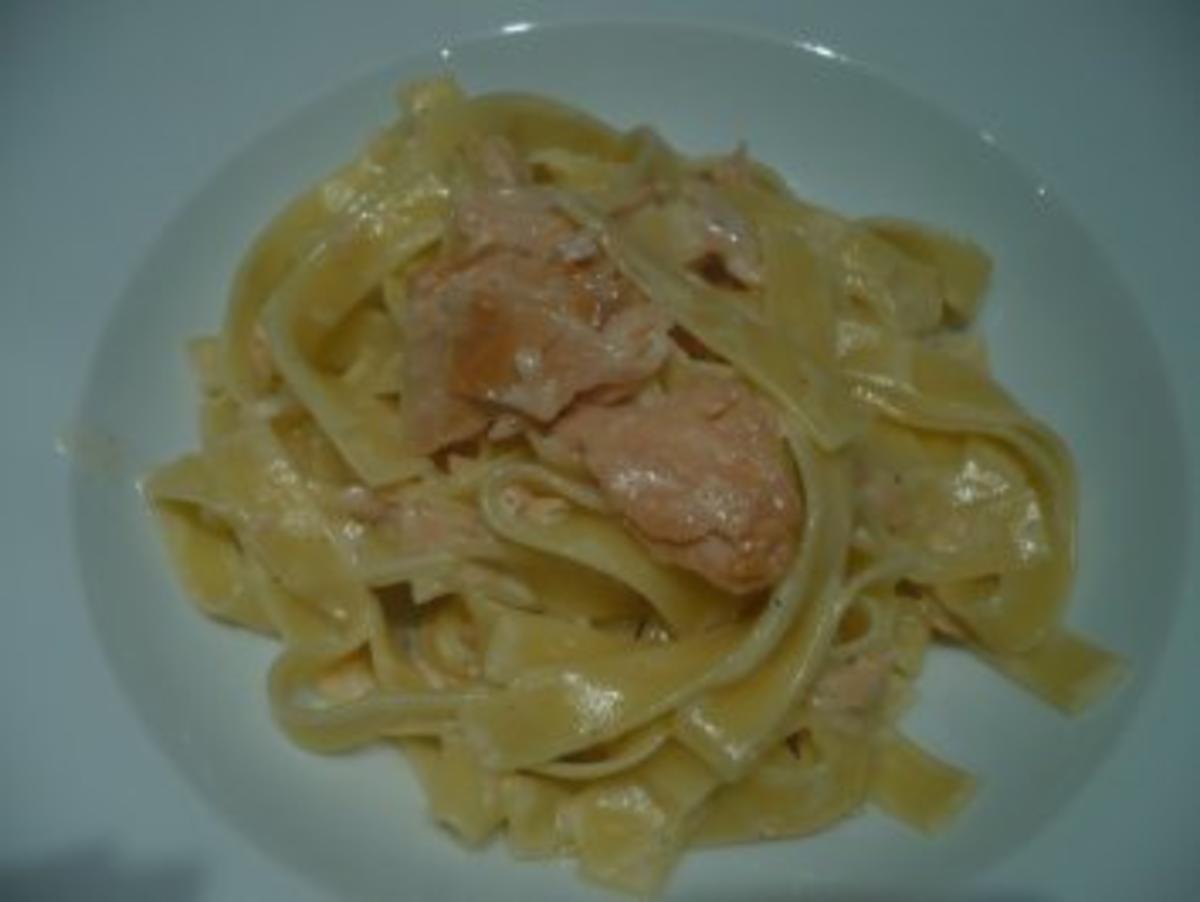 Bandnudeln mit Räucherlachs - Rezept mit Bild - kochbar.de