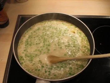 Rezept: Erbsen-Thaicurry-Suppe mit Minzschaum Bild Nr. 5 Erbsen-Thaicurry-Suppe mit Minzschaum - Rezept - Bild Nr. 5