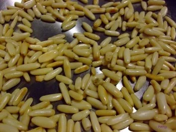 Rezept: Spinat-Taschen mit Feta und Pinienkernen Bild Nr. 3 Spinat-Taschen mit Feta und Pinienkernen - Rezept - Bild Nr. 3