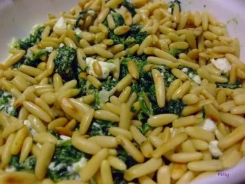 Rezept: Spinat-Taschen mit Feta und Pinienkernen Bild Nr. 4 Spinat-Taschen mit Feta und Pinienkernen - Rezept - Bild Nr. 4