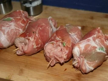 Rezept: Kalbsrouladen mit Rosmarinkartoffeln Bild Nr. 7 Kalbsrouladen mit Rosmarinkartoffeln - Rezept - Bild Nr. 7