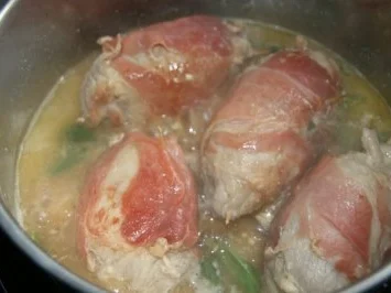 Rezept: Kalbsrouladen mit Rosmarinkartoffeln Bild Nr. 8 Kalbsrouladen mit Rosmarinkartoffeln - Rezept - Bild Nr. 8