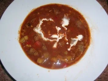 Gulaschsuppe - meine Art und schön feurig  - aber wahrscheinlich die 3876 Version - Rezept - Bild Nr. 2