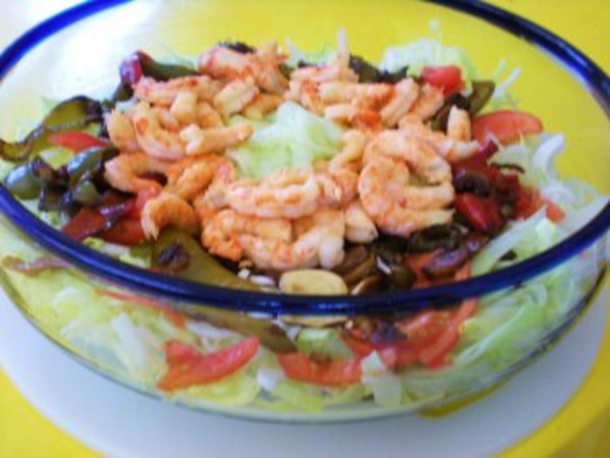 SALAT: Bunter Salat mit Gambas und gebratenem Paprika - Rezept