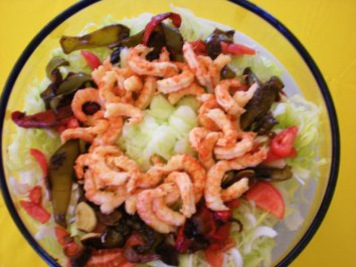 SALAT: Bunter Salat mit Gambas und gebratenem Paprika - Rezept - Bild Nr. 2