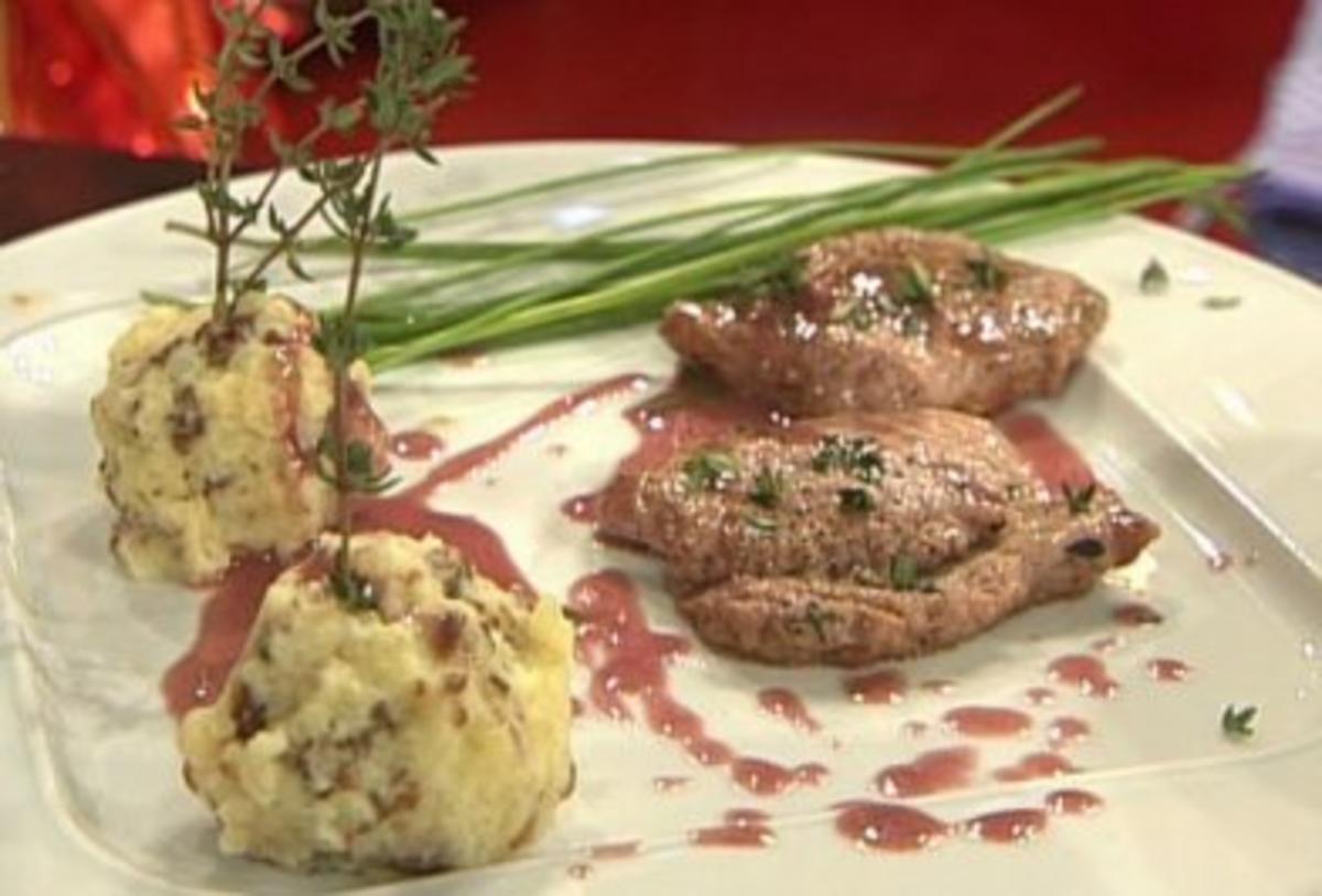 Wildschweinrücken mit Sauerkirschsoße und Schwarzbrotknödel (Olivia ...