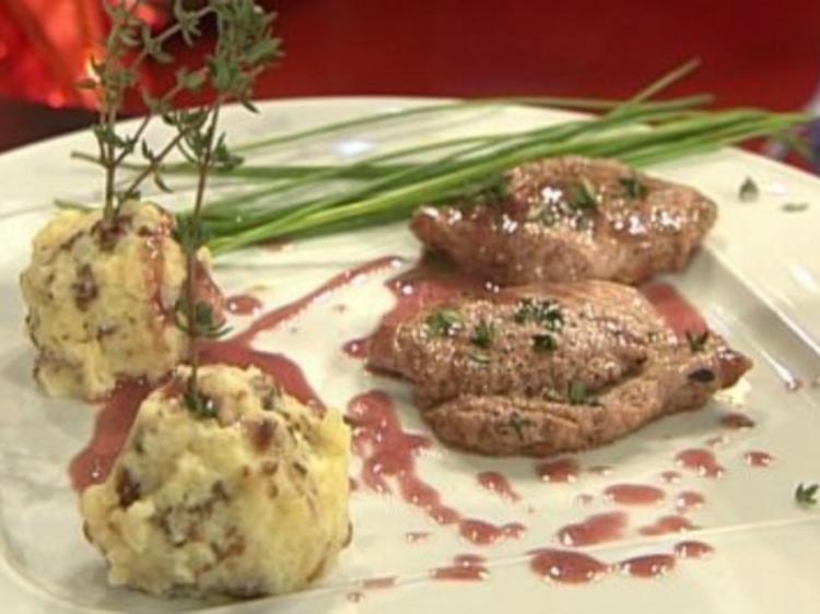 Wildschweinrücken mit Sauerkirschsoße und Schwarzbrotknödel (Olivia ...