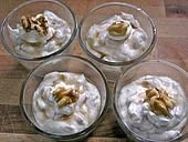 Rezept: Ahorncreme mit Nüssen Ahorncreme mit Nüssen - Rezept