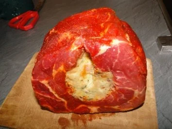 Rezept: Rollbraten gefüllt mit Knödelteig in Rotwein-Steinpilzsauce (Bilder sind hochgeladen) Rollbraten gefüllt mit Knödelteig in Rotwein-Steinpilzsauce (Bilder sind hochgeladen) - Rezept