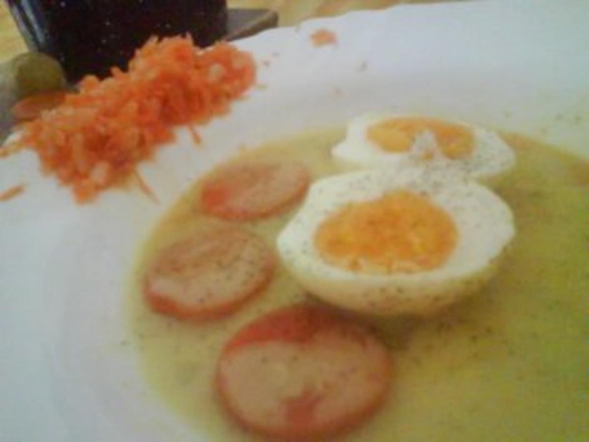 Eier mit Senfsauce, karamelisierten Möhren und Apfel-Möhren-Salat - Rezept