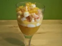 Rezept: Garnelen-Zitrus-Salat mit Sauerrahmmousse und Orangen-Chili-Gelee Garnelen-Zitrus-Salat mit Sauerrahmmousse und Orangen-Chili-Gelee - Rezept