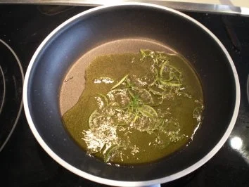 Rezept: Rosmarinmarinierter Mozzarella mit Aprikosen und Zitronenöl Bild Nr. 2 Rosmarinmarinierter Mozzarella mit Aprikosen und Zitronenöl - Rezept - Bild Nr. 2