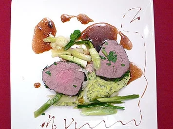 Rinderfilet aus dem Rotweintopf mit Kräuterpolenta und Lauch - Rezept