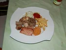 Balkan-Teller mit Pommes und Djuvecreis - Rezept