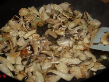 Rezept: Puten-Pilz-Pfanne Bild Nr. 2 Puten-Pilz-Pfanne - Rezept - Bild Nr. 2