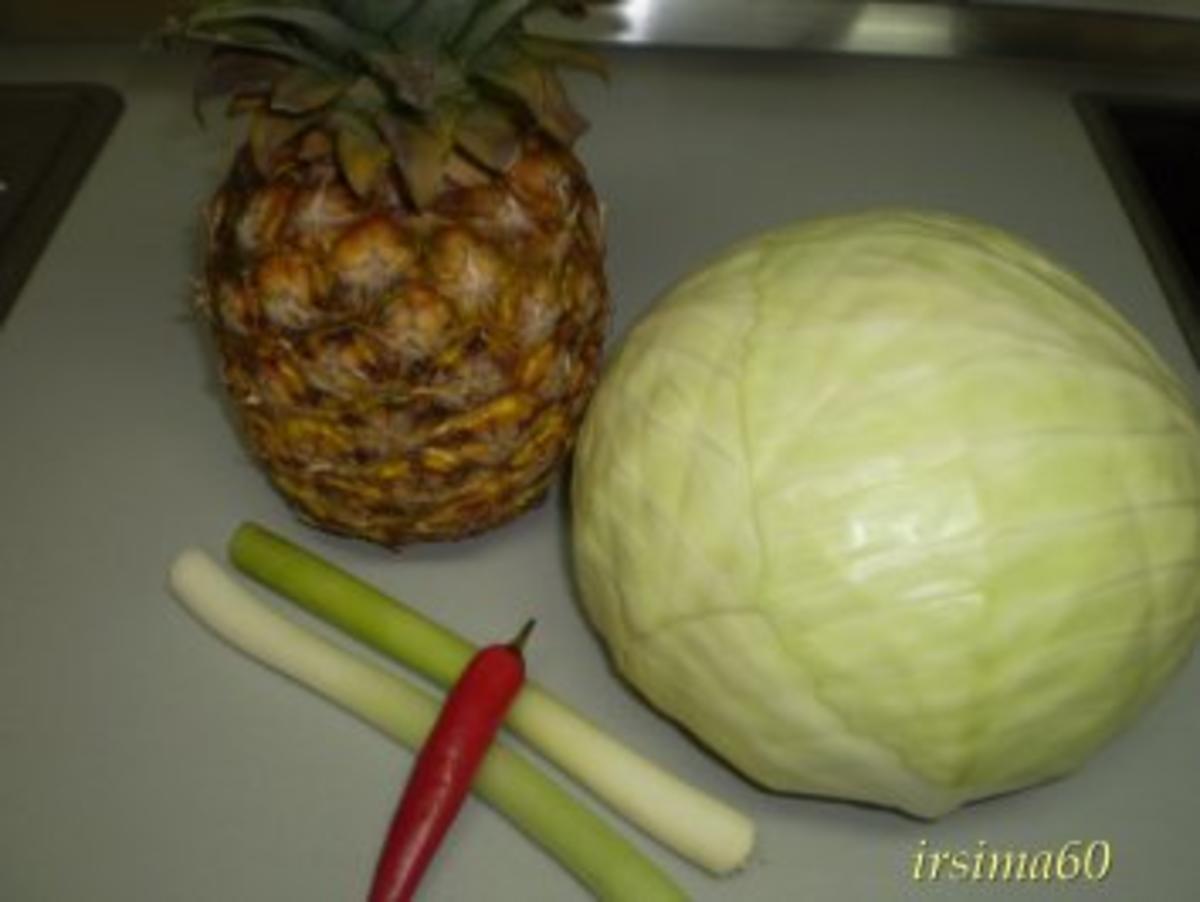 Scharfer Weißkohlsalat mit Ananas - Rezept - Bild Nr. 2