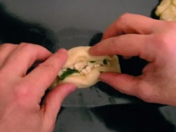 Gefüllte Teigtaschen (Pogaca) - Rezept - Bild Nr. 4