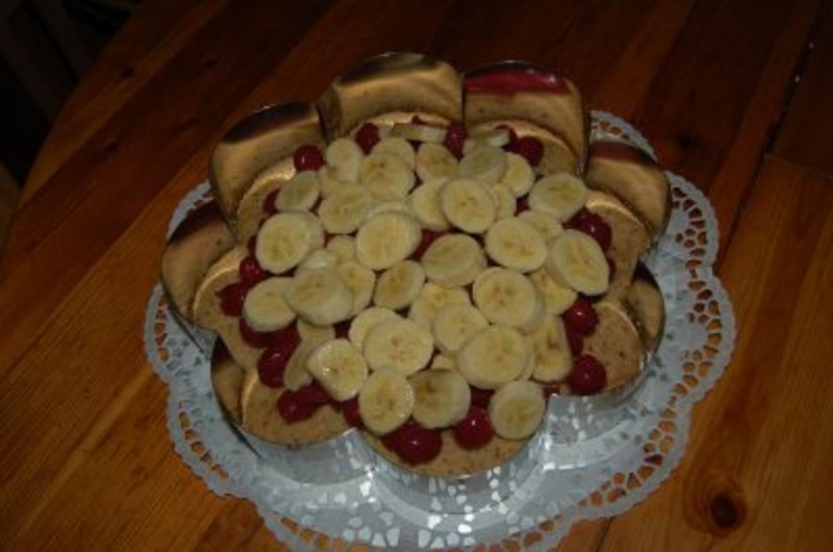 Amicellitorte mit Kirschen und Bananen - Rezept - Bild Nr. 5