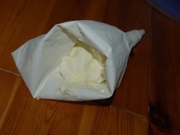 Amicellitorte mit Kirschen und Bananen - Rezept - Bild Nr. 6