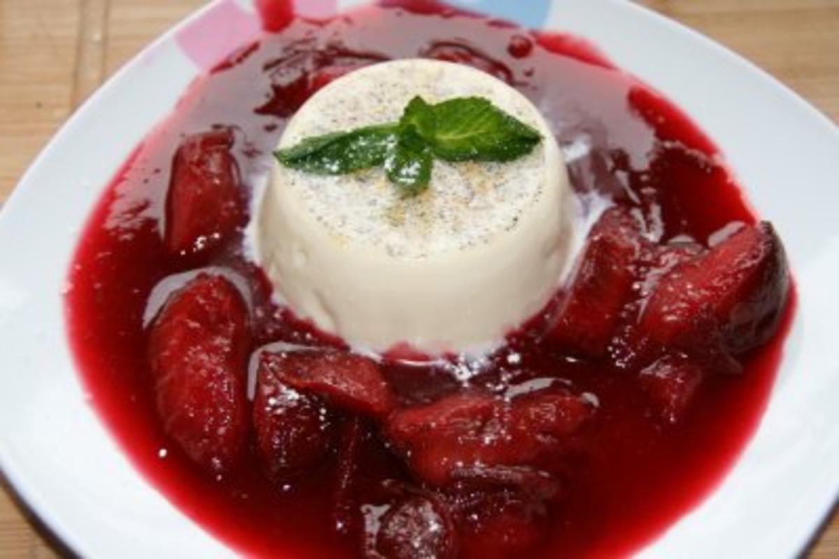 Panna cotta mit Pflaumenkompott - Rezept - kochbar.de