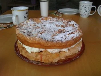 G: Baisertorte mit Kirschen - Rezept