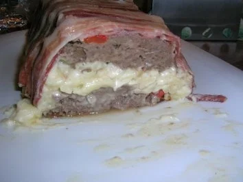 Hackfleischrolle Sorpresa - Der Rollbraten hält im Inneren eine Überraschung bereit und er ist sehr lecker- - Rezept