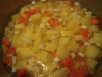 Rezept: Kartoffelsuppe mit getrockneten Steinpilzen Bild Nr. 7 Kartoffelsuppe mit getrockneten Steinpilzen - Rezept - Bild Nr. 7