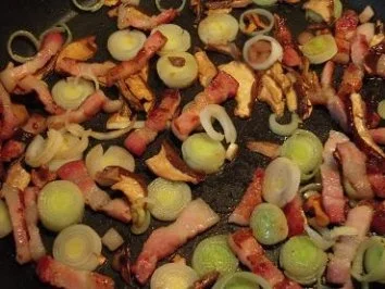 Rezept: Kartoffelsuppe mit getrockneten Steinpilzen Bild Nr. 8 Kartoffelsuppe mit getrockneten Steinpilzen - Rezept - Bild Nr. 8