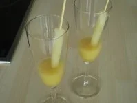 Holunderblüten-Zitronen-Sorbet im Reagenzglas - Rezept