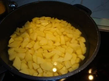 Möhren und Kartoffeln untereinander mit Frikadellen - Rezept - Bild Nr. 3