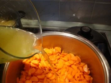 Möhren und Kartoffeln untereinander mit Frikadellen - Rezept - Bild Nr. 7