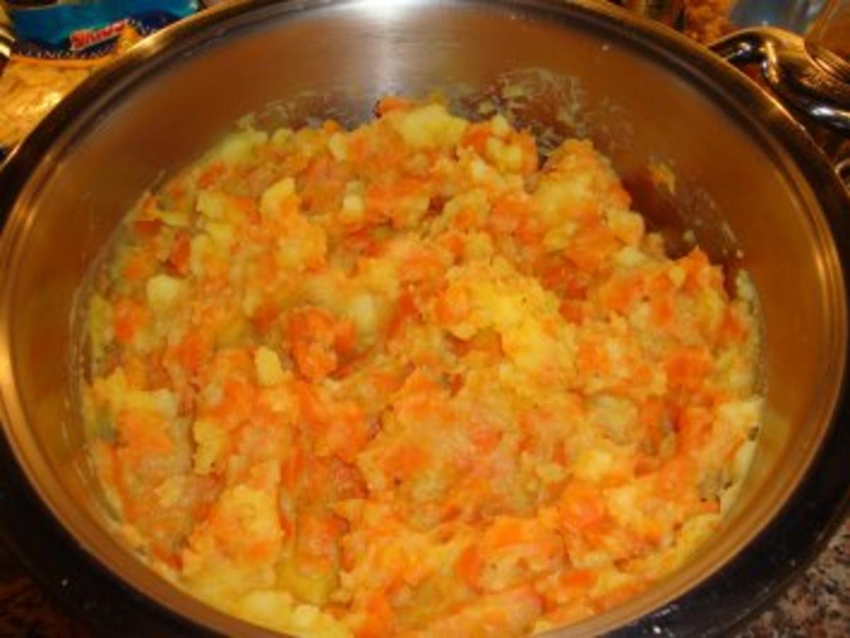 Möhren und Kartoffeln untereinander mit Frikadellen - Rezept - Bild Nr. 11