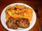 Möhren und Kartoffeln untereinander mit Frikadellen - Rezept