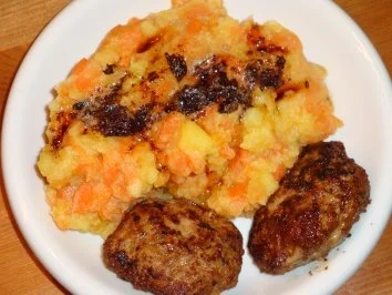Möhren und Kartoffeln untereinander mit Frikadellen - Rezept - Bild Nr. 12