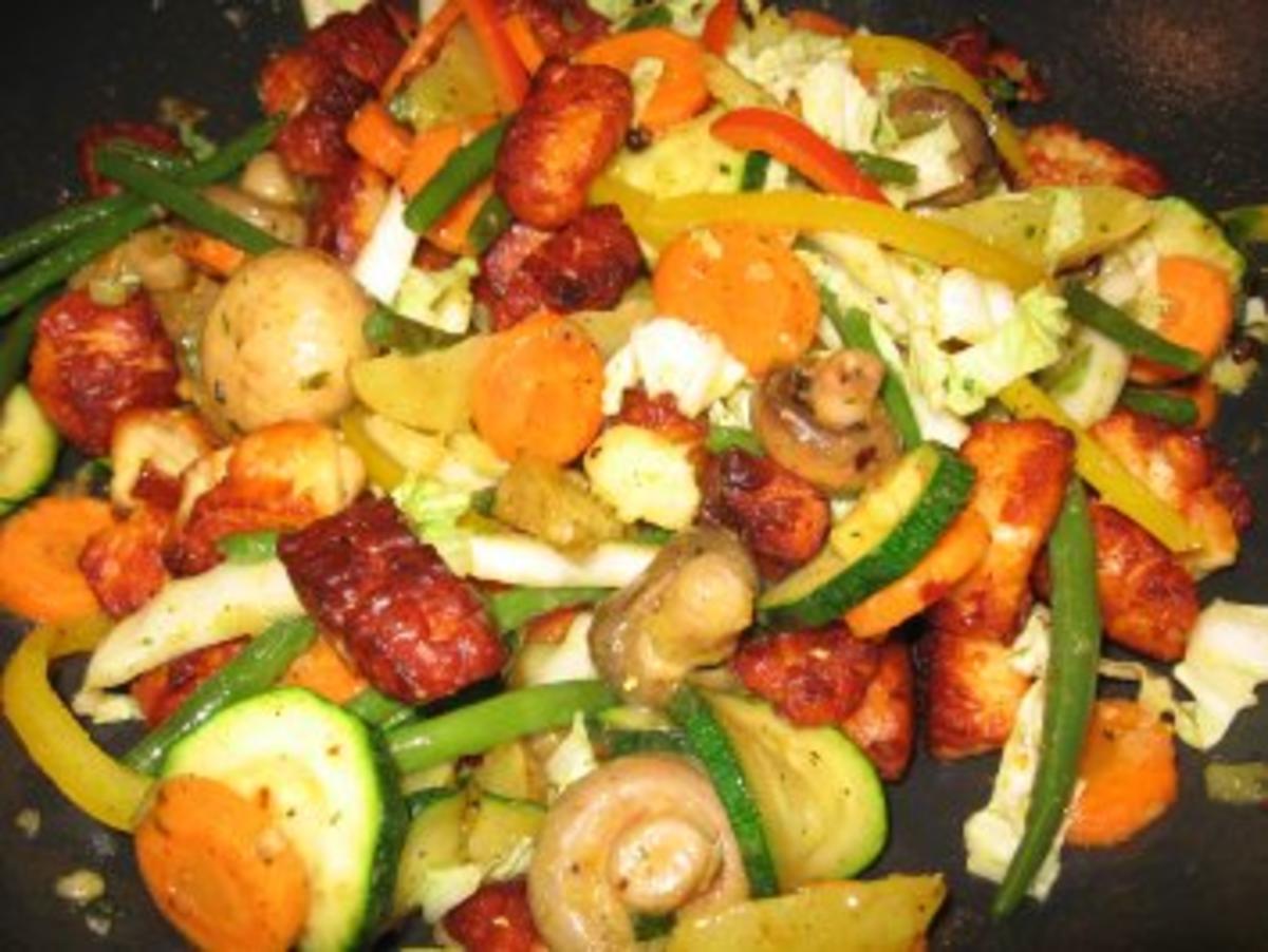Gemüse-Wokpfanne mit krossem Halloumi-Grillkäse - Rezept - Bild Nr. 2