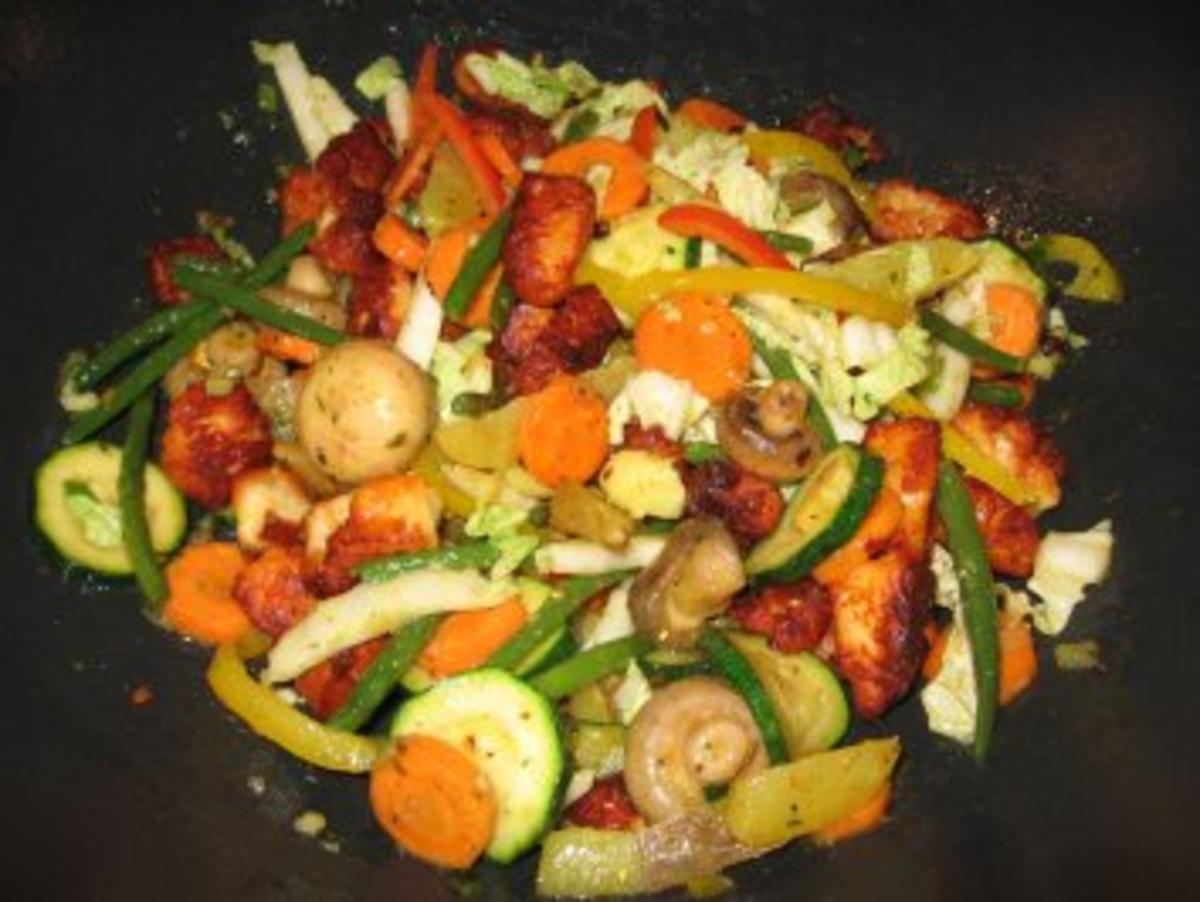 Gemüse-Wokpfanne mit krossem Halloumi-Grillkäse - Rezept - Bild Nr. 3